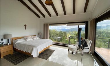 AMPLIA Y HERMOSA CASA CAMPESTRE A LA VENTA