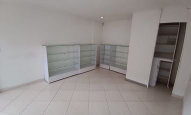 Arriendo Local Comercial Cota Centro Comercial $ 800.000