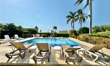 Casa en conjunto cerrado con vista lejana al mar