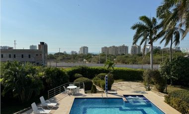 Casa en conjunto cerrado con vista lejana al mar