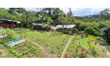 Casa Campestre Con Amplia Zonas Verdes
