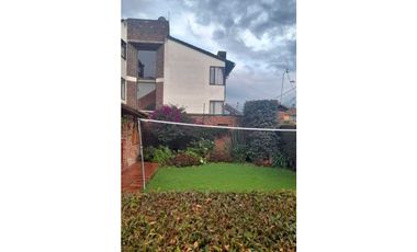 VENDO CASA ESTILO CABAÑA EN COTA(GU)