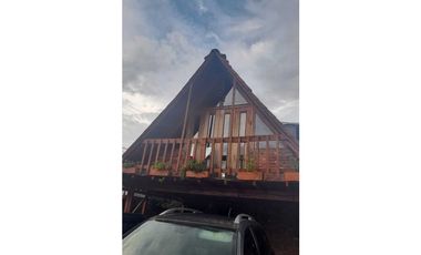 VENDO CASA ESTILO CABAÑA EN COTA(GU)