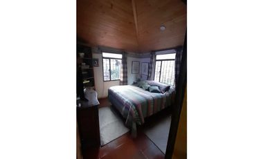 VENDO CASA ESTILO CABAÑA EN COTA(GU)