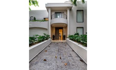 SE VENDE CASA  PARA ESTRENAR ESTILO PARISINO EN BARRIO RIOMAR BQUILLA