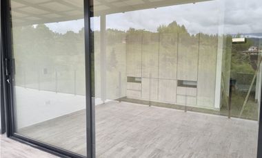 Casa en venta para estrenar un nivel en El Peñol - La Cristalina