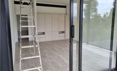 Casa en venta para estrenar un nivel en El Peñol - La Cristalina