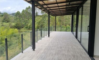 Casa en venta para estrenar un nivel en El Peñol - La Cristalina