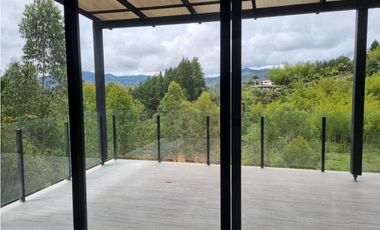 Casa en venta para estrenar un nivel en El Peñol - La Cristalina