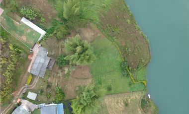 Vendo finca en el peñol con entrada al embalse