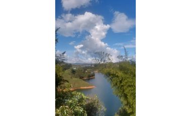 Vendo finca en el peñol con entrada al embalse