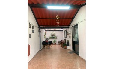 VENDO CASA  AVENIDA SUR CERCA HOMCENTER