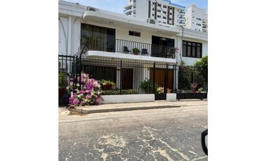 Hermosa Casa Remodelada en Rodadero Reservado - 005