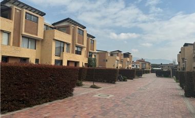 Vendo casa de tres niveles en cajica conjunto cerrado vereda canelon