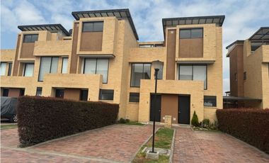 Vendo casa de tres niveles en cajica conjunto cerrado vereda canelon