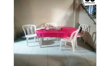Se vende y Se arrienda Casa esquinera de 2 pisos / Las Moras, Soledad