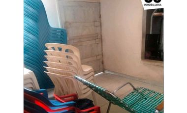 Se vende y Se arrienda Casa esquinera de 2 pisos / Las Moras, Soledad