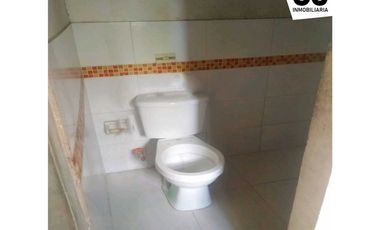 Se vende y Se arrienda Casa esquinera de 2 pisos / Las Moras, Soledad