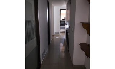 OFICINA EN BOCAGRANDE CON BUENOS ACABADOS