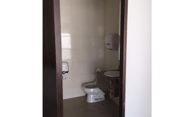 OFICINA EN BOCAGRANDE CON BUENOS ACABADOS