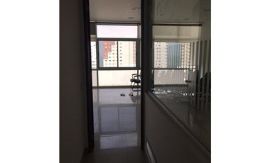 OFICINA EN BOCAGRANDE CON BUENOS ACABADOS