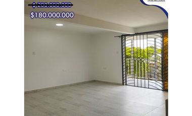Se vende Casa en 2do piso / Barrio Los Robles, Soledad