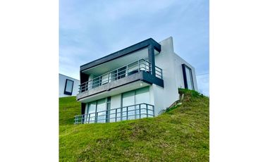 CASA EN CONDOMINIO  EN VENTA,GUATAPÉ