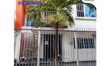 Se vende Casa de 2 pisos / Barrio La Inmaculada, Soledad