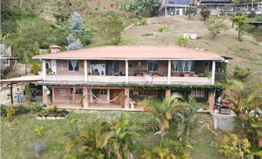 Amazing vacation home for sale 2x1 located in Felidia Cali by  Javier Rendon with Expats Realty Colombia - 2 Casas Lote 3500m2
