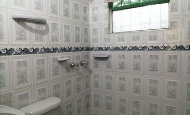 Maat vende Casa Urbana, San Rafael-Villeta 480m2 $500Millones