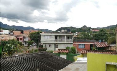 Maat vende Casa Urbana, San Rafael-Villeta 480m2 $500Millones