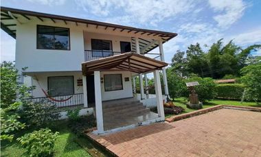 En Venta Casa Campestre en La Mesa  Conjunto Cerrado
