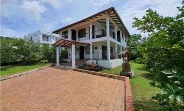 En Venta Casa Campestre en La Mesa  Conjunto Cerrado