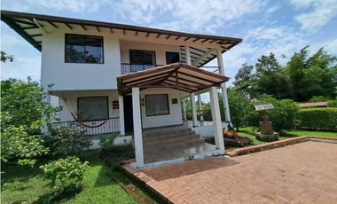 En Venta Casa Campestre en La Mesa  Conjunto Cerrado