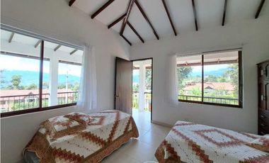 En Venta Casa Campestre en La Mesa  Conjunto Cerrado