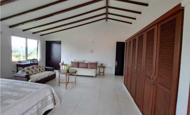 En Venta Casa Campestre en La Mesa  Conjunto Cerrado