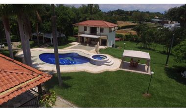 SE VENDE ESPECTACULAR FINCA EN CERRITOS.