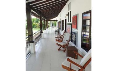 SE VENDE ESPECTACULAR FINCA EN CERRITOS.
