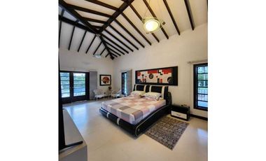 SE VENDE ESPECTACULAR FINCA EN CERRITOS.