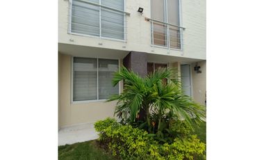 CASA EN CONDOMINIO CON PISCINA RICAURTE