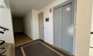 Arriendo apartamento esquinero cuarto piso en cajica en conjunto.