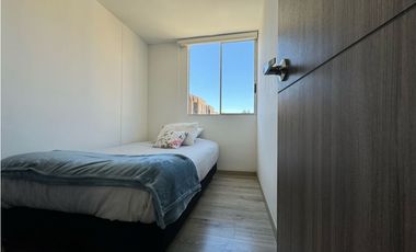 Arriendo apartamento esquinero cuarto piso en cajica en conjunto.