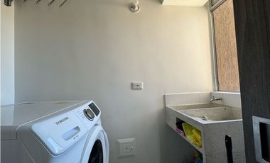 Arriendo apartamento esquinero cuarto piso en cajica en conjunto.