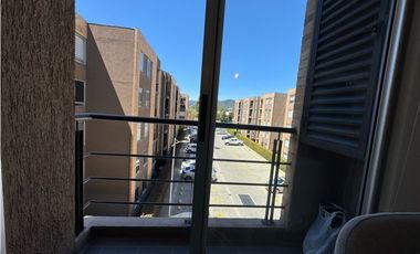 Arriendo apartamento esquinero cuarto piso en cajica en conjunto.