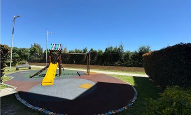 Arriendo apartamento esquinero cuarto piso en cajica en conjunto.