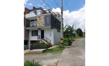 HERMOSA CASA EN CALDAS