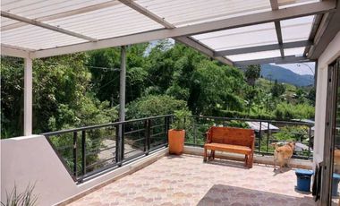 HERMOSA CASA EN CALDAS