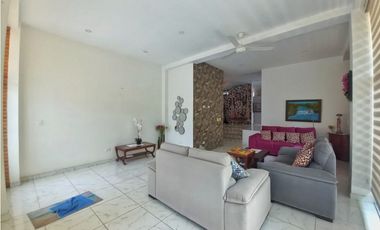 Maat vende Casa en conjunto cerrado-Villeta. 313M2 $750 Millones