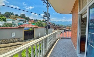Maat vende Casa en conjunto cerrado-Villeta. 313M2 $750 Millones