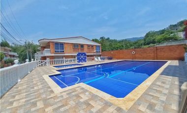 Maat vende Casa en conjunto cerrado-Villeta. 313M2 $750 Millones